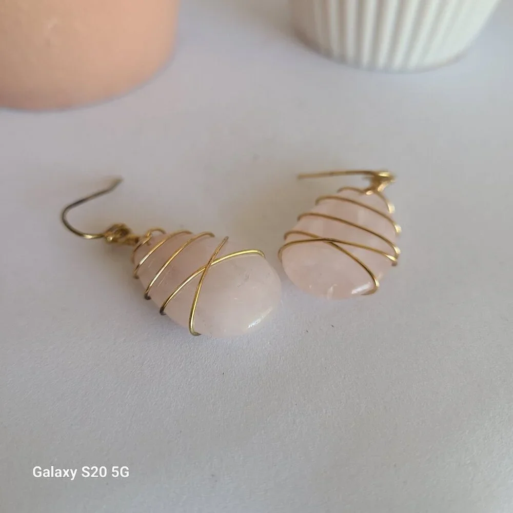 Unknown Brand Pink Teardrop‎ with Gold Trim Dangle Earrings Pre-Owned Ladies